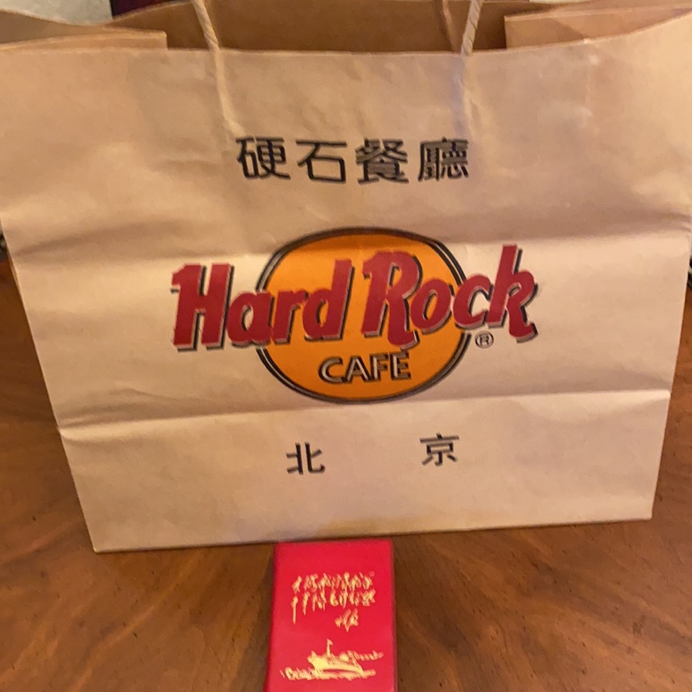 Vintage Hard Rock Cafe Beijing bag/Mao Red book - Picture 4 of 10